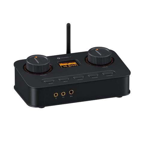 Fosi Audio K7, cu panoul frontal, comenzile și carcasa vizibile