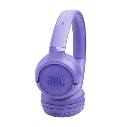 Слушалки JBL Tune 530BT, лавандулови, детайл на бутоните на чашката