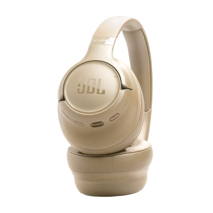 Слушалки JBL Tune 730BT, бежови, детайл на бутоните на чашката