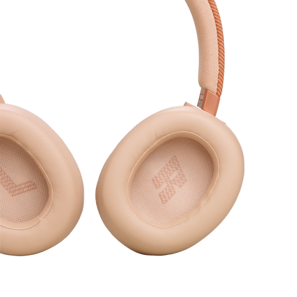 Слушалки JBL Live 770NC, цвят пясъчен (Sandstone), изглед отпред с възглавничките, означени с L и R