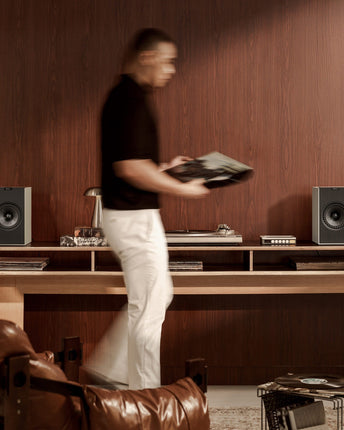 KEF Coda W, finisaj Nickel Grey, fotografie în ambient