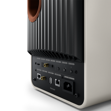 KEF LS50 Wireless II, finisaj Mineral White, vedere din spate