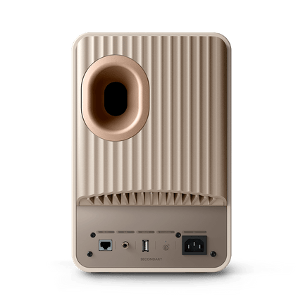 KEF LS50 Wireless II, finisaj Sand Shell, vedere din spate