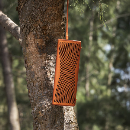 KEF Muo, finisaj Orange Moon, fotografie în ambient