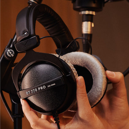 Hi-Fi слушалки Beyerdynamic DT 770 Pro (250 Ohm)