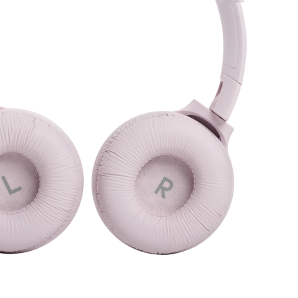 Слушалки JBL Tune 510BT, розови, детайл на чашката и лентата за глава