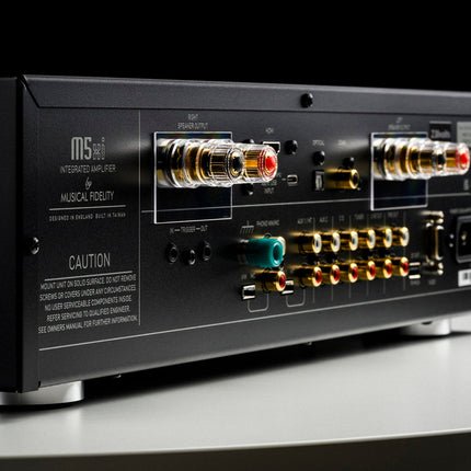 Musical Fidelity M5xi, vedere din trei sferturi