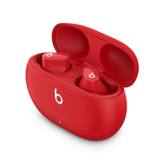 Casti Beats Studio Buds rosii in carcasa de incarcare deschisa