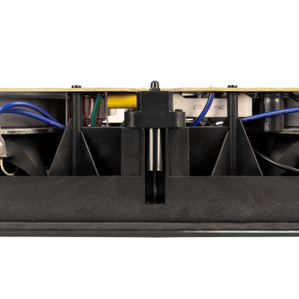 Sectiune prin boxa JBL Synthesis SCL-6, cu componentele filtrului pasiv vizibile