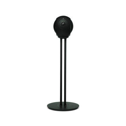 Stativ Devialet Tree Deep Forest cu trei tije subțiri și boxă Phantom Ultimate, vedere frontală