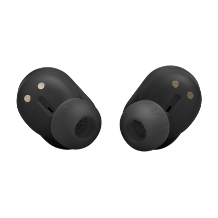 Слушалки JBL Tune Buds 2 (черно): двете слушалки откъм ухото