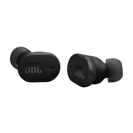 Слушалки JBL Tune Buds 2 (черно): двете слушалки, изглед под ъгъл