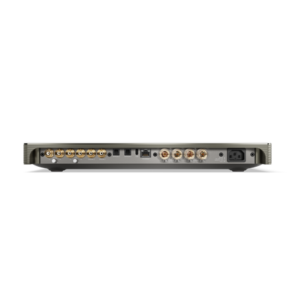 Panoul din spate al lui Devialet Astra: intrări phono și de linie, intrări digitale coaxiale și optice, USB, Ethernet, borne pentru boxe și intrare de alimentare