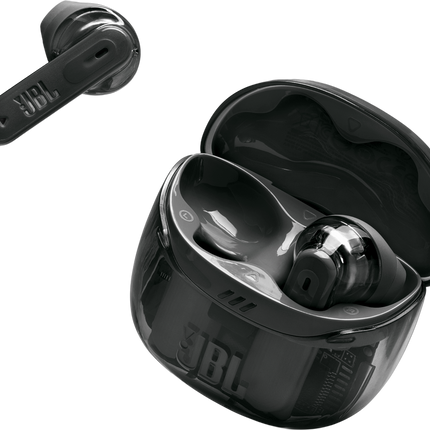 Слушалки JBL Tune Flex 2 (Ghost Black): отворен калъф за зареждане и една слушалка до него