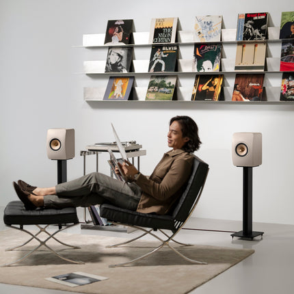 KEF LS50 Meta, finisaj Sand Shell, fotografie în ambient