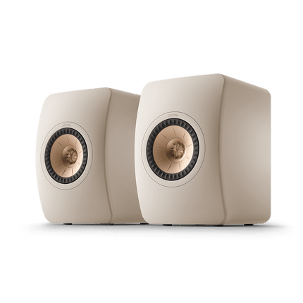 KEF LS50 Meta, finisaj Sand Shell, vedere din față și lateral