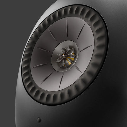 Driverul Uni-Q® gen. 12 — detaliu, finisaj Eclipse Black