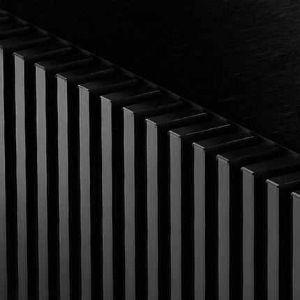 Detaliu cu aripioarele de aluminiu ale carcasei Naim NAC 332