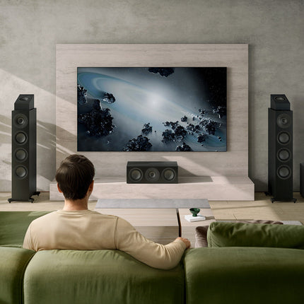 KEF Q11 Meta, finisaj Satin Black, fotografie în ambient